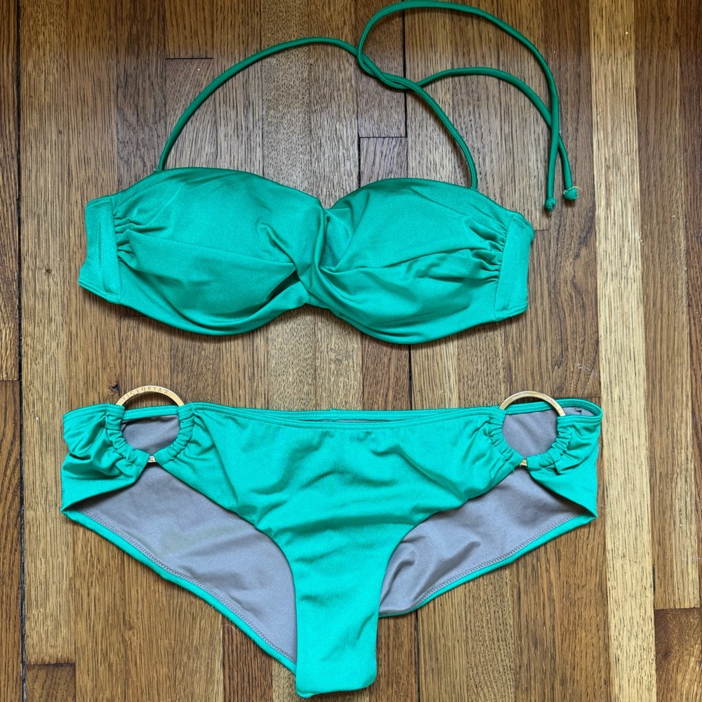 Victoria’s Secret emerald green bikini swimsuit set. 36B top and large bottoms.
